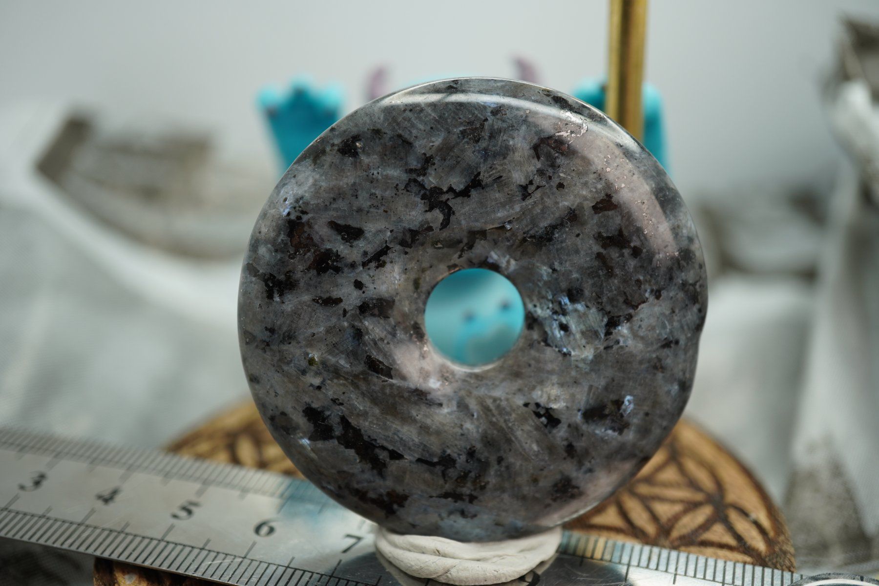 Minerali & Pietre curative: Lavrakit  Pi Scheibe  ca 50mm   ab  1.-     Räumung – Nuovo e nell'imballaggio originale da Eschenbach SG venduto da topstone 6