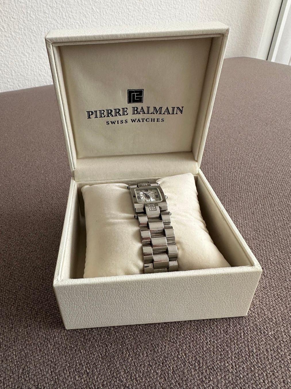 Balmain Orologi: Pierre Balmain Damenuhr mit 18 Diamanten – Usato da Mörschwil venduto da muenggeli99