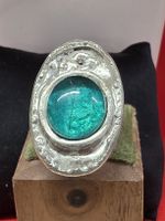 Ring silberfarben mit gruenem Stein Groesse 4cm gebraucht
