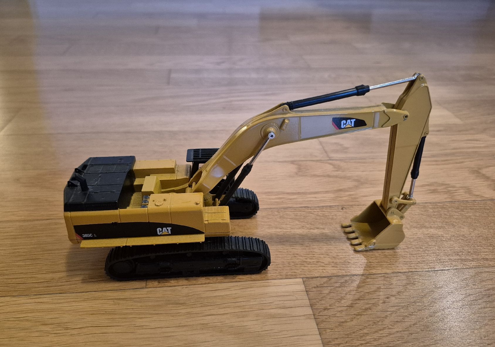 Kit di modellismo & Modellini statici: CATERPILLAR 385C L - Norscot - 1:64 – Usato da Volketswil venduto da SwissAir86
