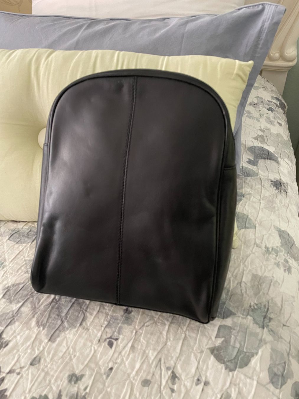 Rucksäcke: Rucksack Leder schwarz-silber – Neu (gemäss Beschreibung) aus Muttenz von einfach-schoen