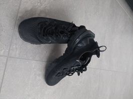 Schwarze Nike Turnschuhe, Grösse 40