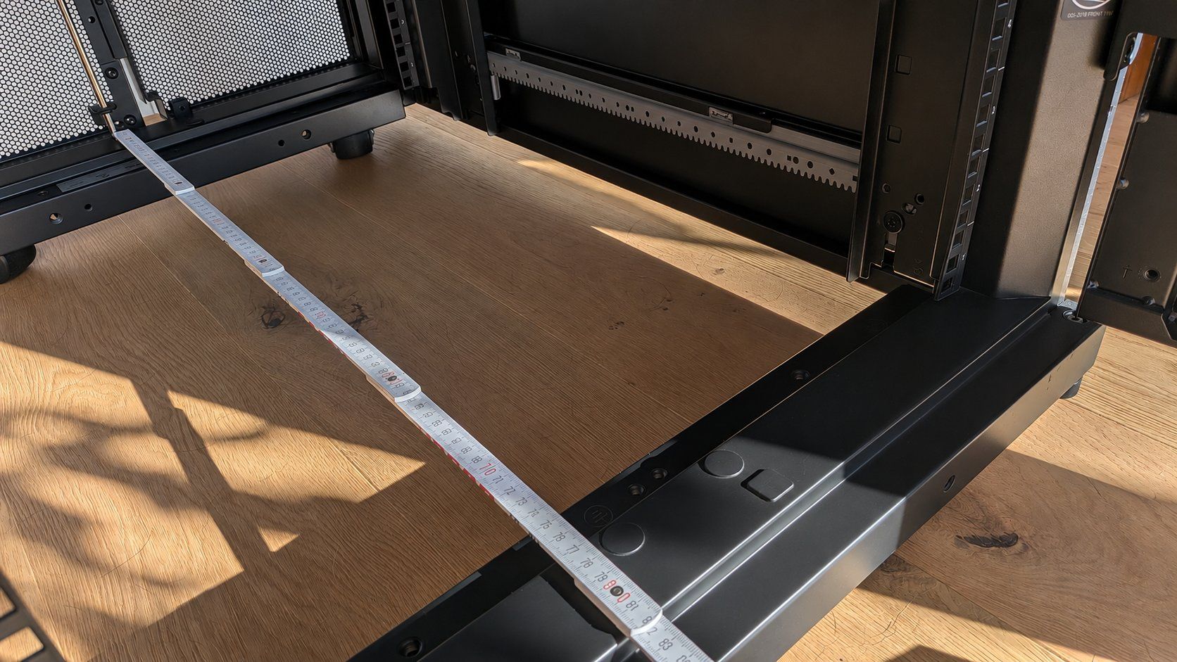 Apc Racks & Supports: APC NetShelter SX AR3003 12HE Serverschrank / Netzwerkschran – D'occasion à Bonstetten par introwertyk 5