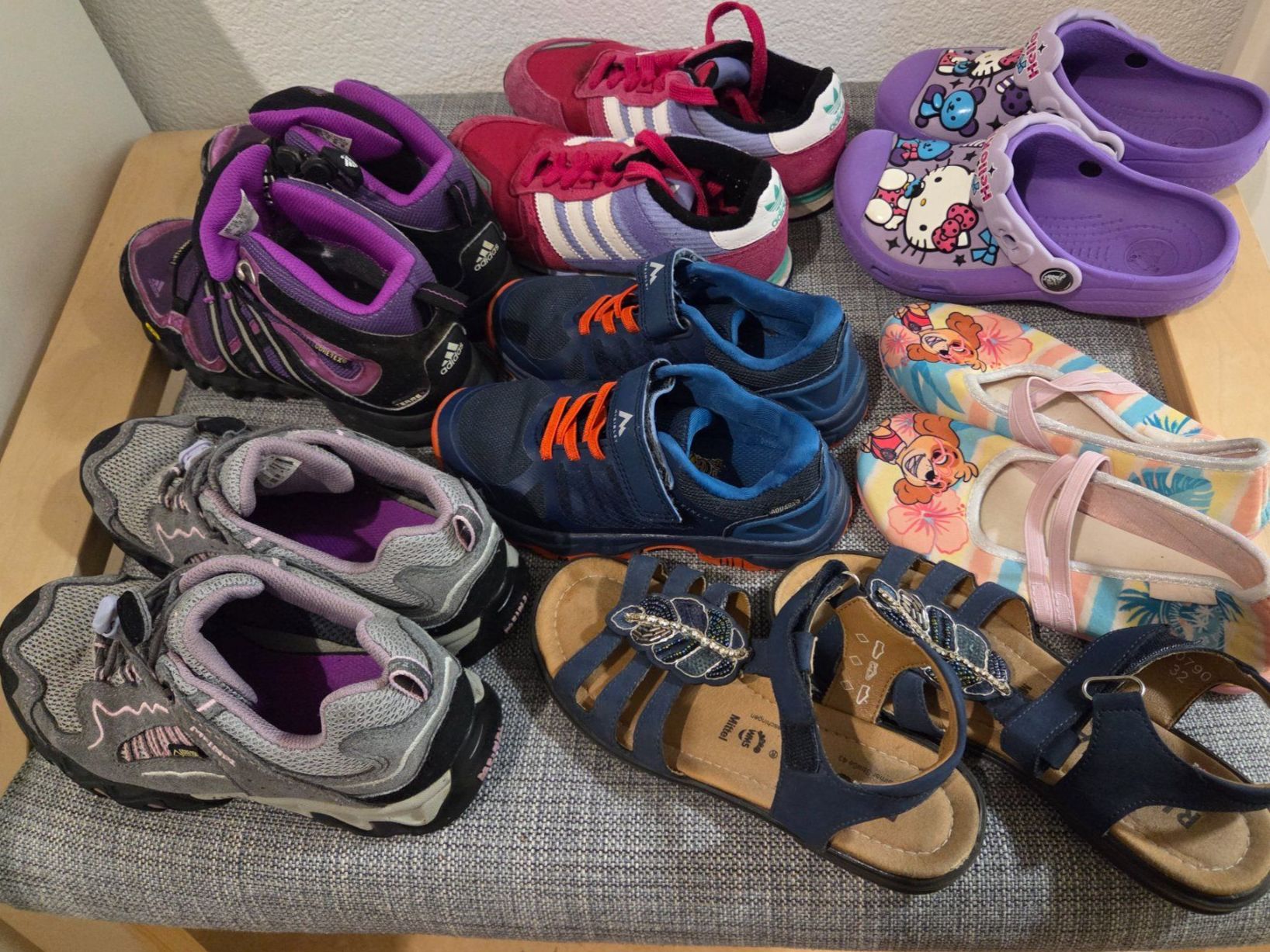 Scarpe per ragazzi: 7 Paar Kinderschuhe Grösse 30-33 – Usato da Thun venduto da el_gnom 3
