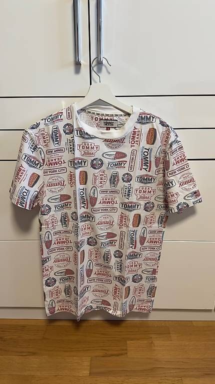 T-shirt: Tommy Jeans T-Shirt Retro – Usato da Romanshorn venduto da cedoo8590