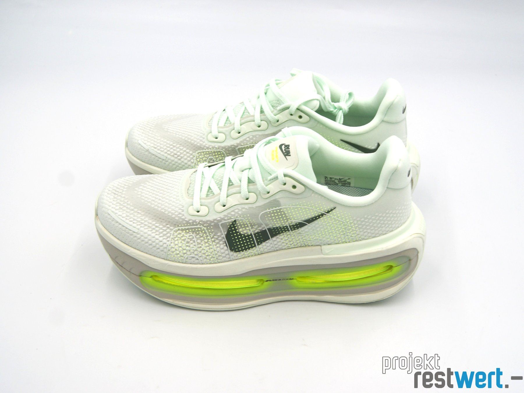 Nike Scarpe da uomo: Nike Vomero Premium Sneakers Grösse 43 – Nuovo (secondo la descrizione) da Bülach venduto da restwert_buelach