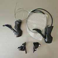 Shimano RS505 Schalthebel und Bremssättel