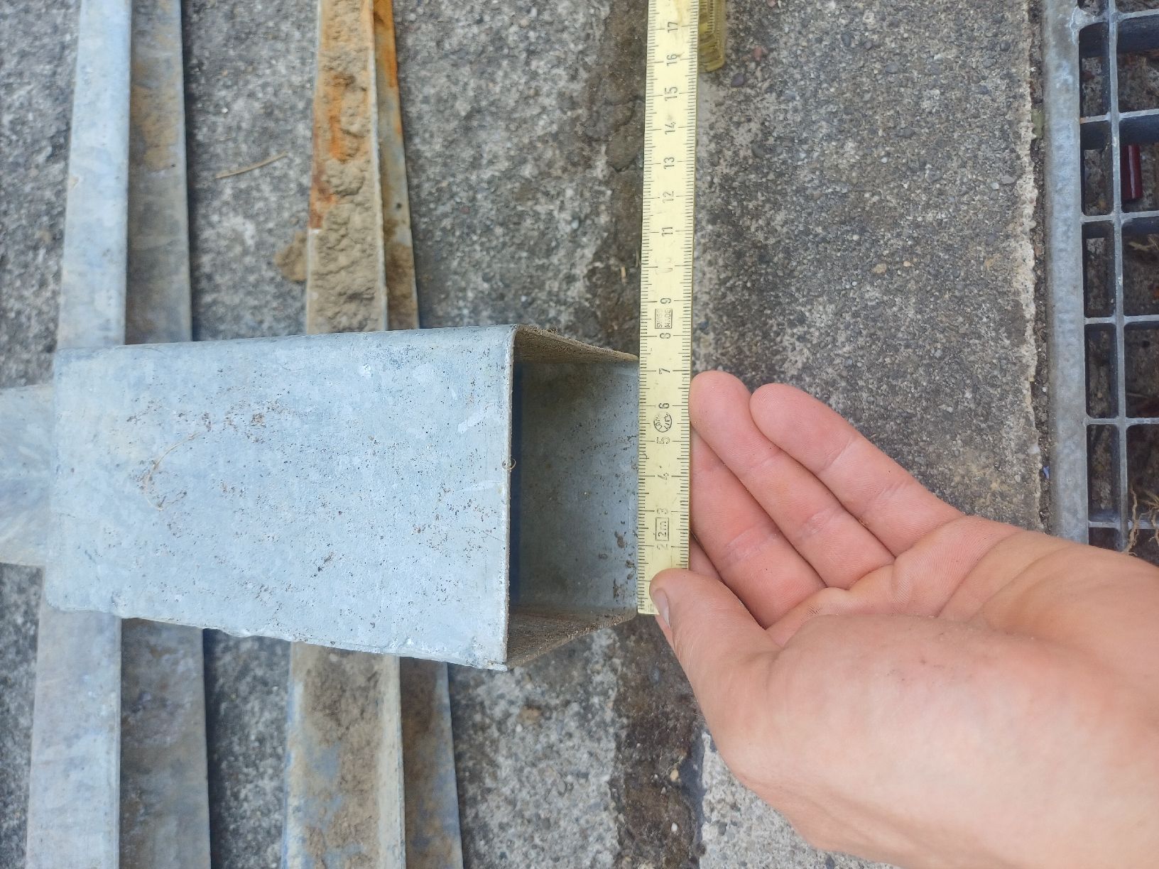 Zäune: Einschlagbodenhülsen 12Stk – Gebraucht aus Wangenried von Recycler94 2