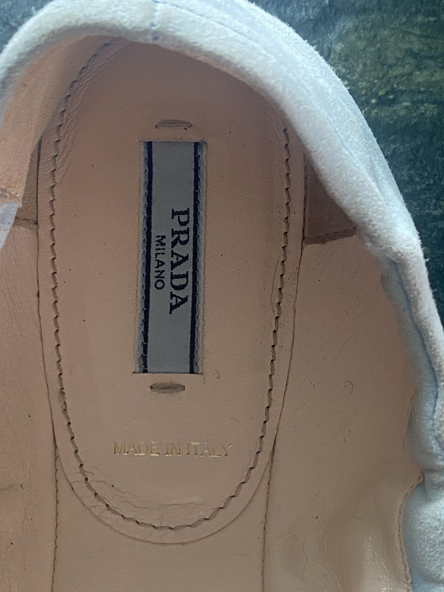 Prada Damenschuhe: Prada Ballerinas hellblau Grösse 40.5 Wildleder mit Schleife – Gebraucht aus Kilchberg ZH von nst_js8r 2