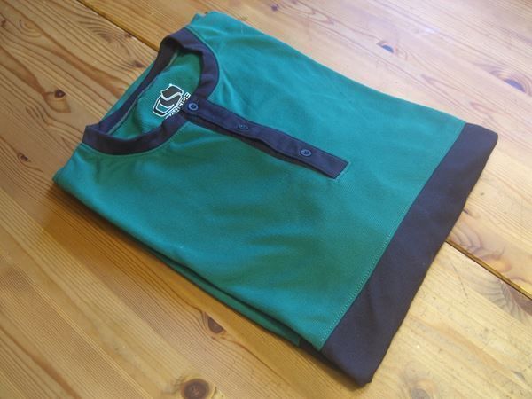 Maglioni & Felpe: lässiges Shirt,Pullover,grün/schwarz (L) – Usato da Winterthur venduto da Gaia
