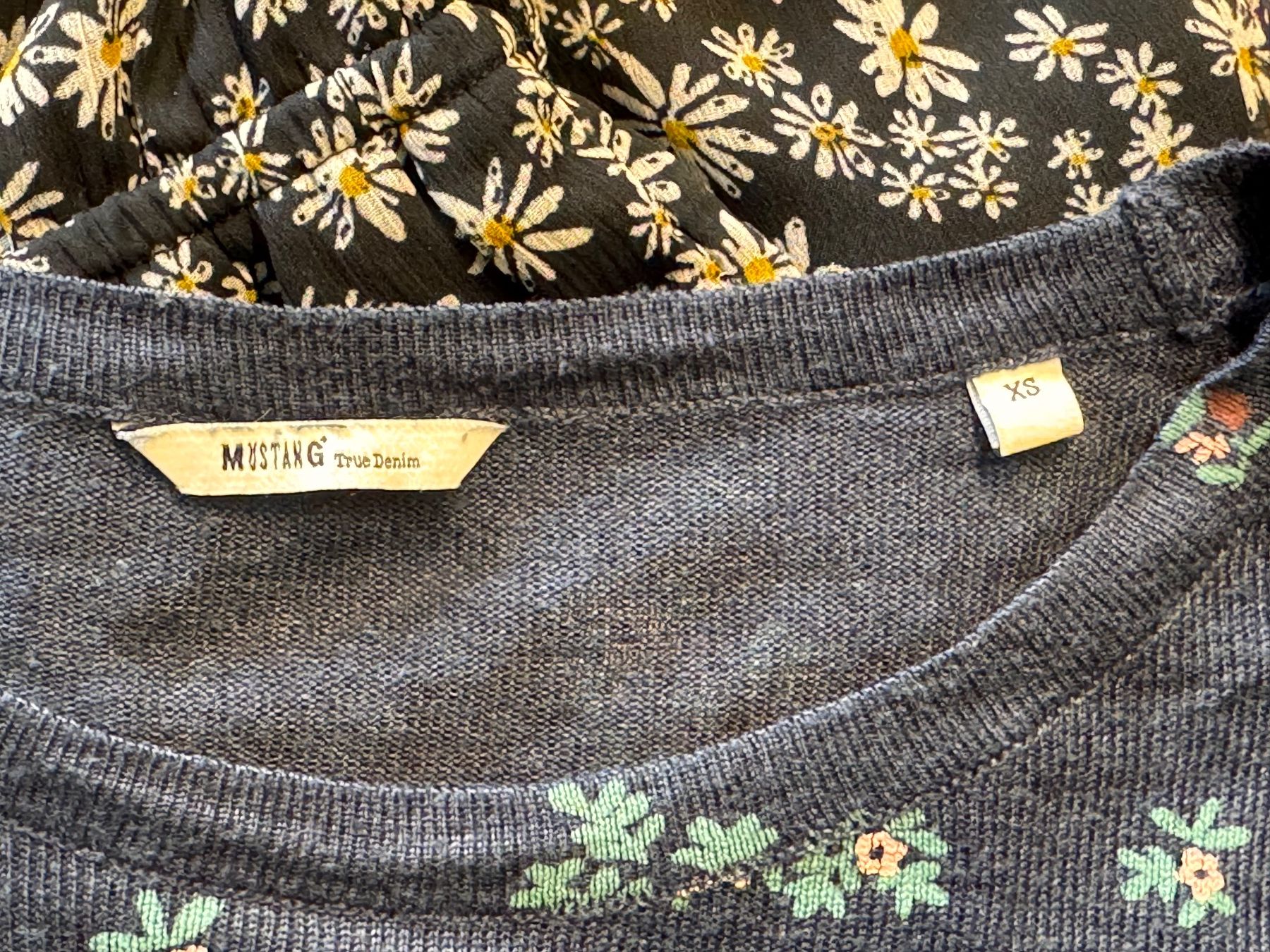 Maglioni & Felpe: Dünner Pullover MUSTANG Gr. XS Floral Blumen – Usato da Rothrist venduto da Fondgruebe 3