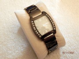 modische Damen Armbanduhr, 29 X 35mm Top