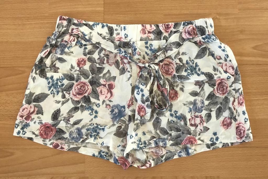 Pantaloni: Short mit Rosenmotiv – Nuovo (secondo la descrizione) da Biel/Bienne venduto da SandraDG