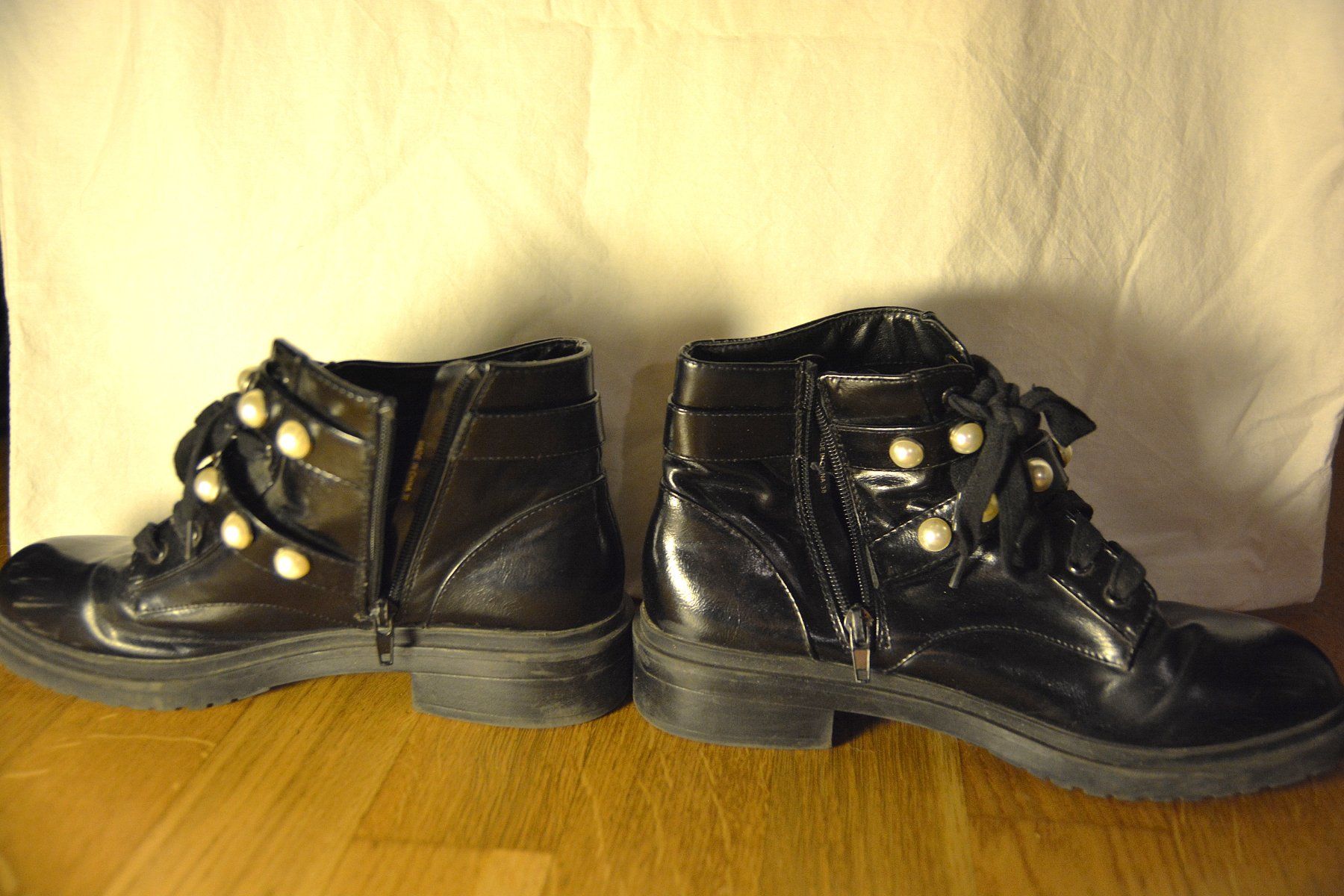 Zara Scarpe da donna: Perlen Boots/Stiefel; Schwarz glänzend ("Lack Effekt") Nr.38 – Usato da Bern venduto da plant_nerd 4