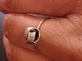 Charmanter feiner Fingerring Silber 800 Schlaufe Grösse 53