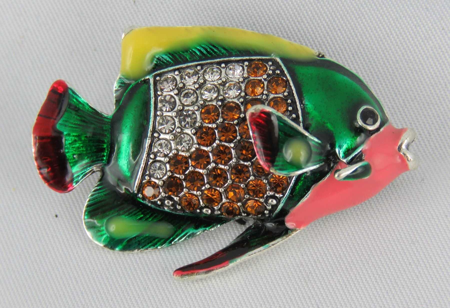 Spille & Fermagli: Brosche - FISCH - mit Glitzersteinen - 4,5x3cm – Nuovo e nell'imballaggio originale da Grenchen venduto da Yamahwildstar16 1
