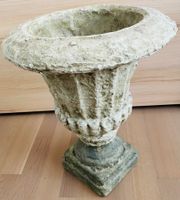 Gartenamphore aus Stein-Optik, antike Optik