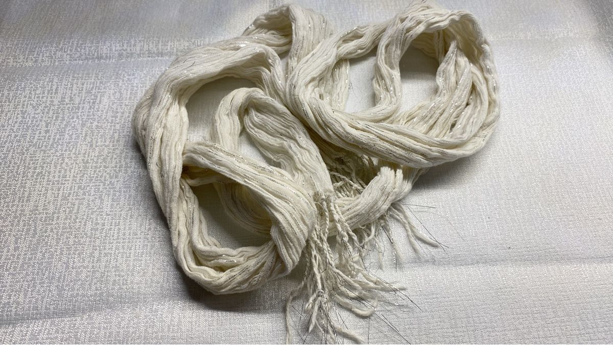 Foulard & Sciarpe: Schal weiss mit Glitzerfaden gebraucht  – Usato da Hausen AG venduto da corinne_g