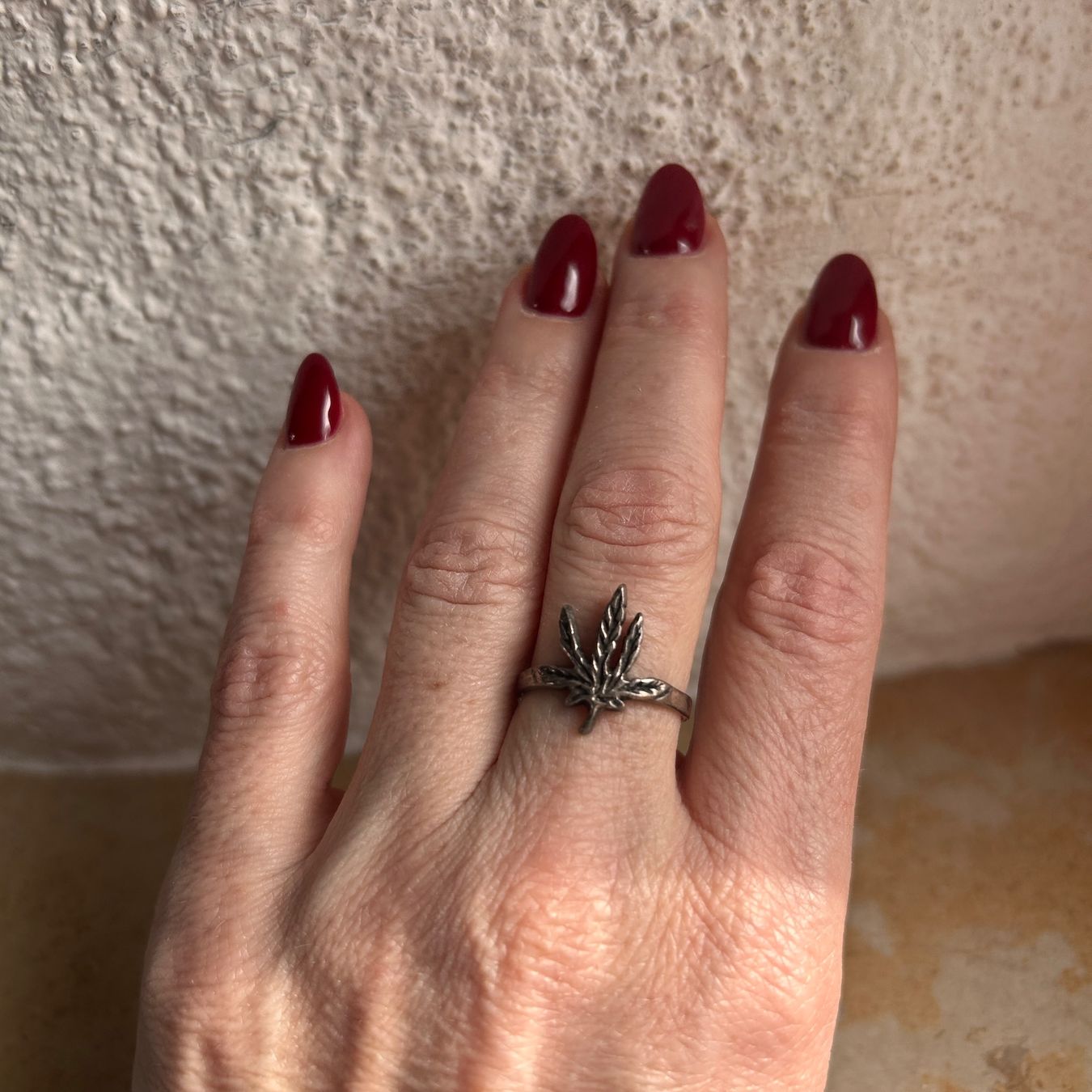 Anelli: Silber Ring mit Hanfblatt Motiv (57.5) – Usato da Laufen venduto da Bellebellezza