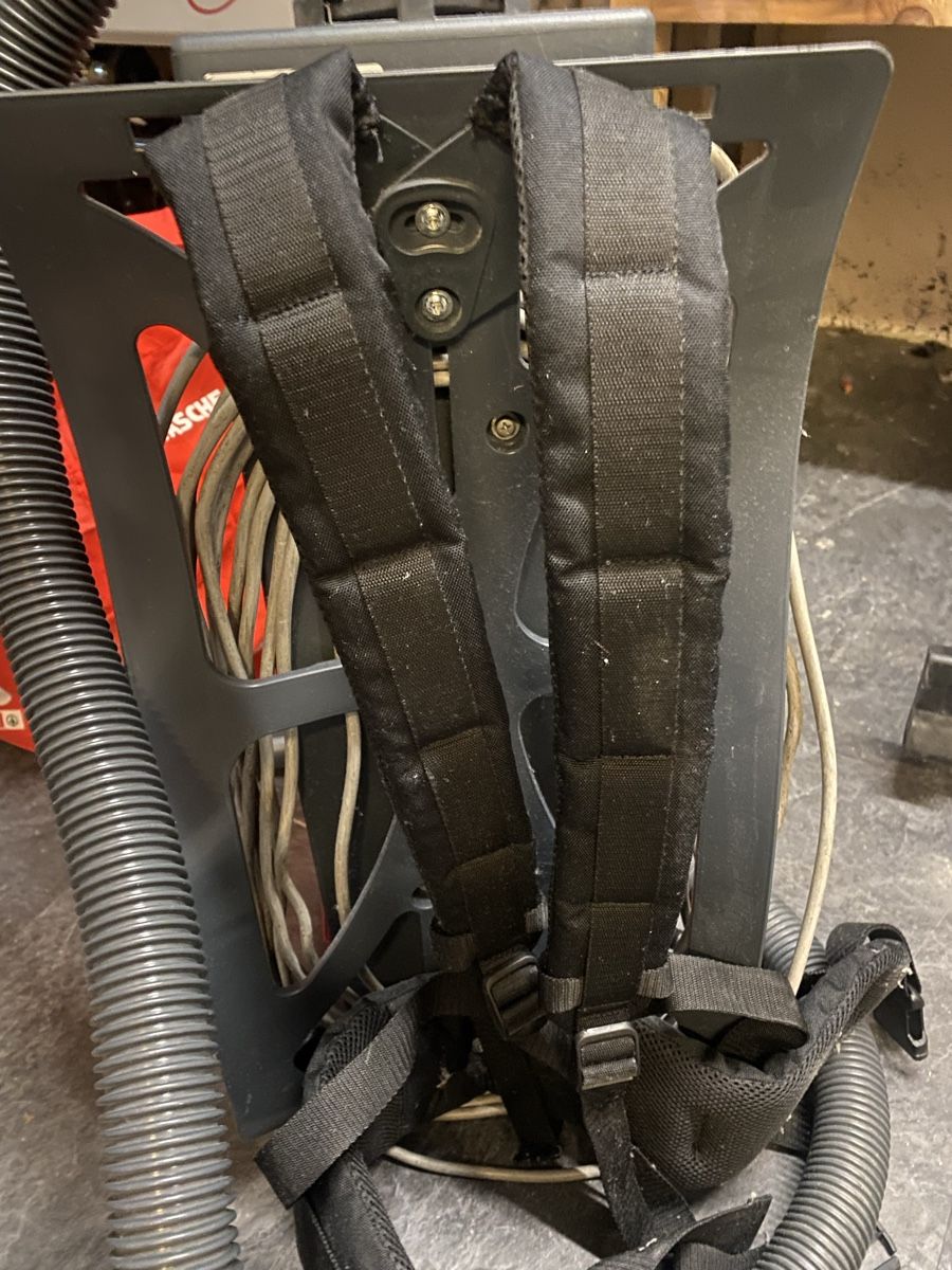 Cleanfix Aspirapolveri & Accessori: Cleanfix Rucksack Staubsauger – Usato da Churwalden venduto da Dovicovicka 1