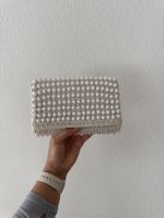 Anthropologie Perlen-Clutch mit Goldkette, Creme