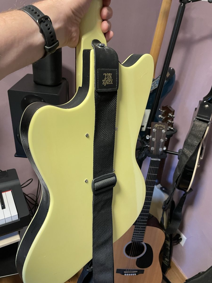 Danelectro Musikinstrumente: Danelectro "The 67 Dano Cream w/ Black Pickguard" – Gebraucht aus Hornussen von junglej 3