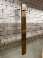 Garderobenständer aus Holz und Metall