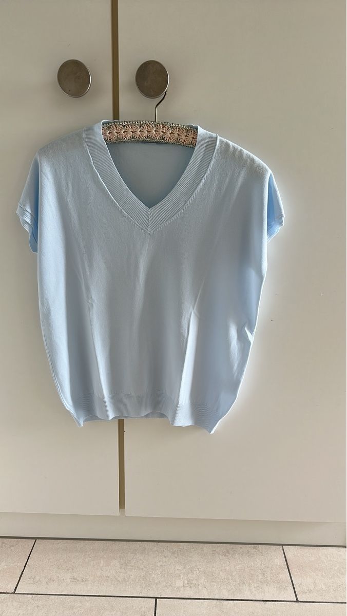 Pulls & Sweat-shirts: Neuer hellblauer kurzärmeliger Pullover Gr.M – Neuf (Voir description) à Langnau aA par Camelia14