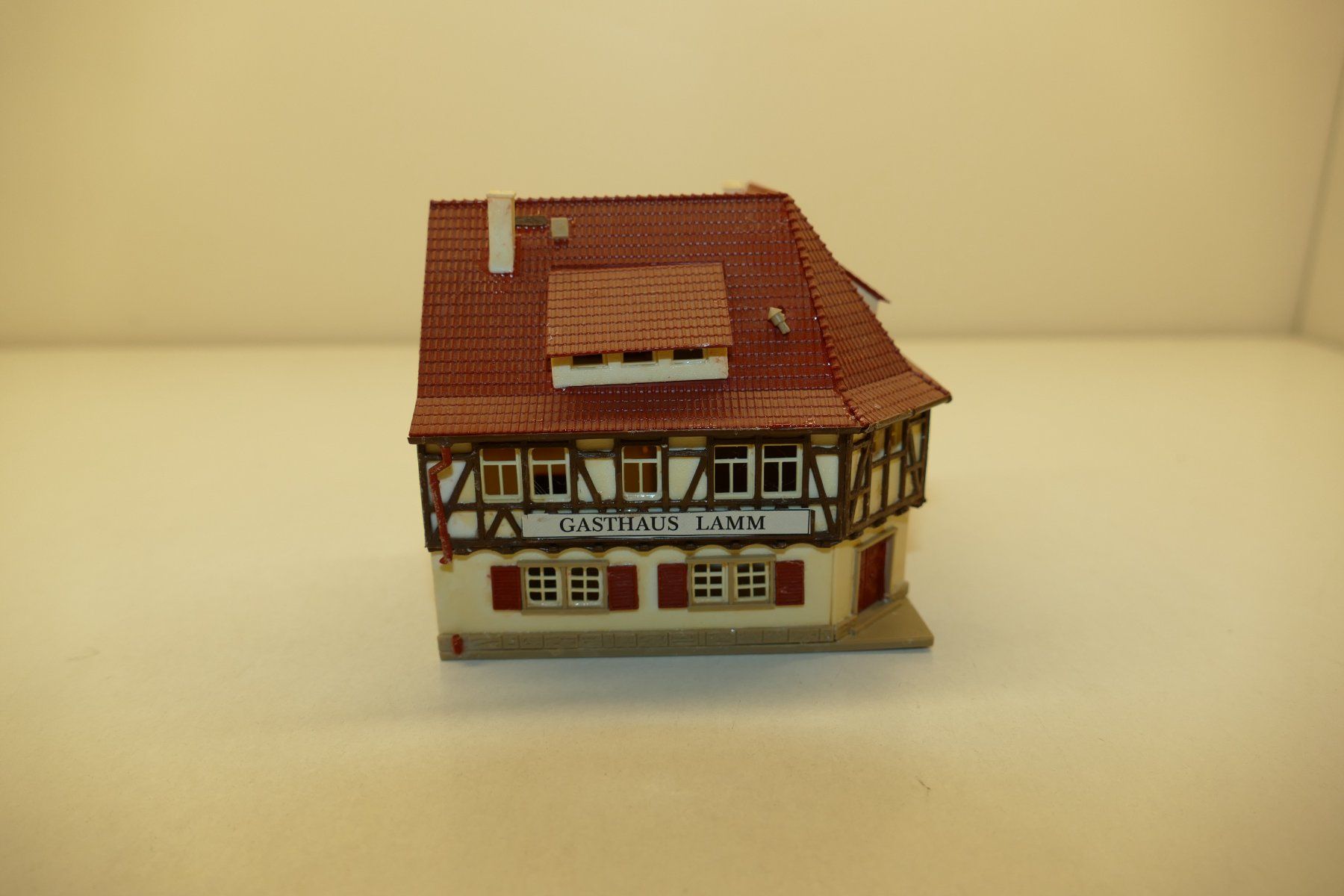 Vollmer Modellini di ferrovie: Vollmer N: Gasthaus Lamm – Usato da Niederhasli venduto da rail-duerst 1