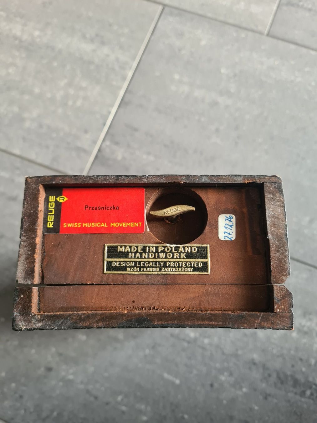 Bevande alcoliche: Bison Vodka in Holz Etui, mit Schweizer Musical Movement – Nuovo (secondo la descrizione) da Meisterschwanden venduto da Luluku 2