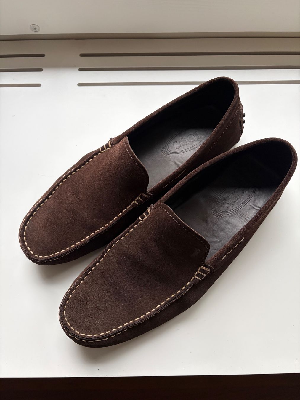 Herrenschuhe: Tods Nubuck Gommino driver loafer,9,5 oder Grösse 44 – Gebraucht aus Therwil von Seamonkey1