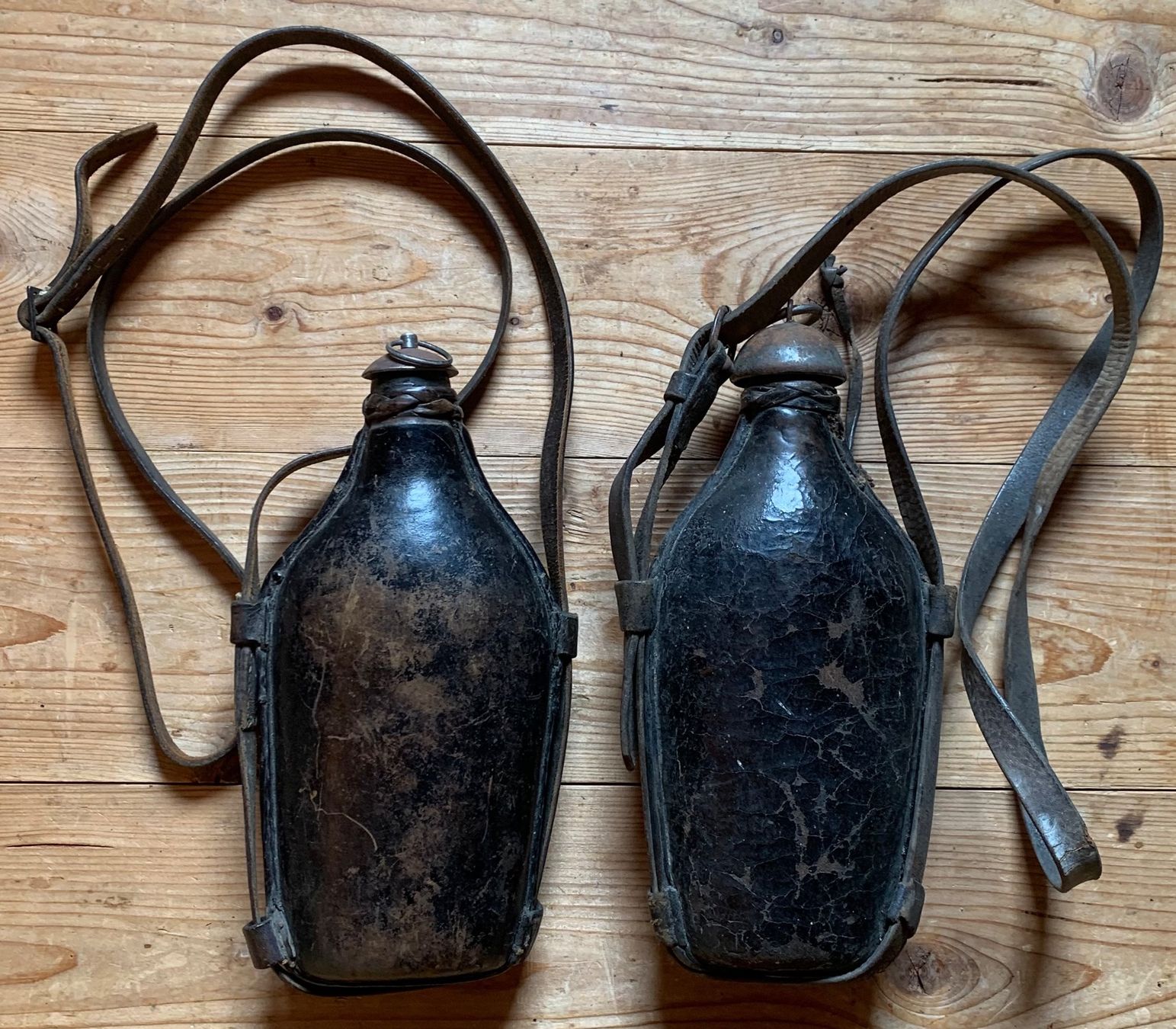 Equipement & pcs de rechange: 2 alte Feldflaschen der CH Armee – D'occasion à Goldingen par Bergler012 1