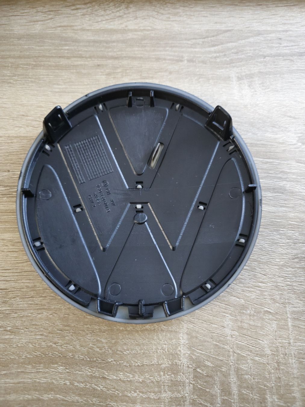 VW Tutti pezzi di ricambio auto: Emblem Frontgrill VW – Nuovo e nell'imballaggio originale da Bellikon venduto da Kekko11 1
