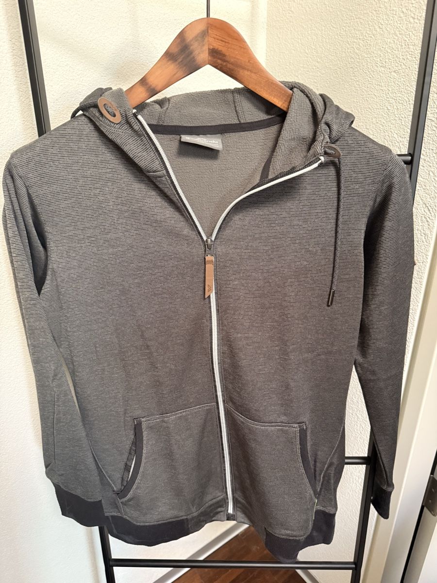 Vestes: Grauer Kapuzenpullover Kathmandu, Grösse M – D'occasion à Winterthur par hera05