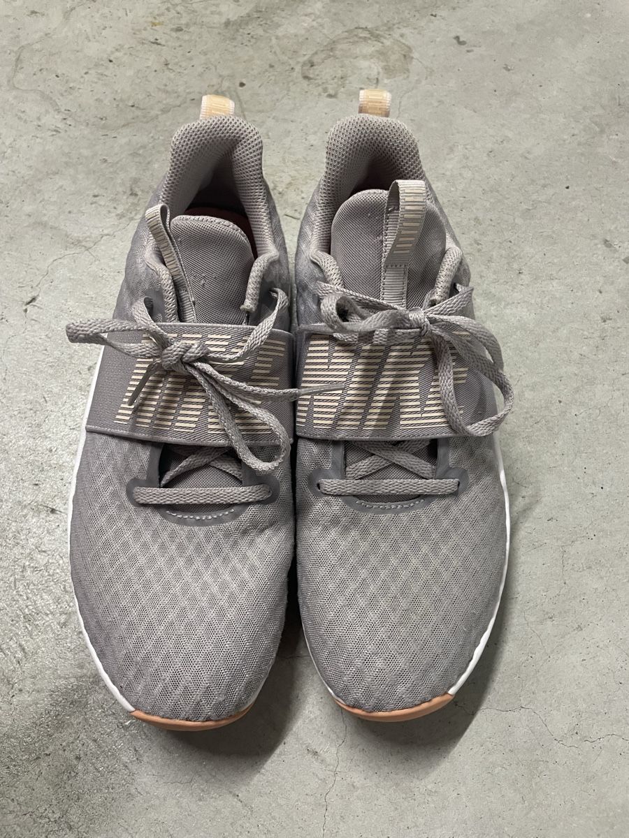 Nike Herrenschuhe: Nike Training Shoes Grey Pink EU 40.5 US 9 – Gebraucht aus Cham von vsgesser 1