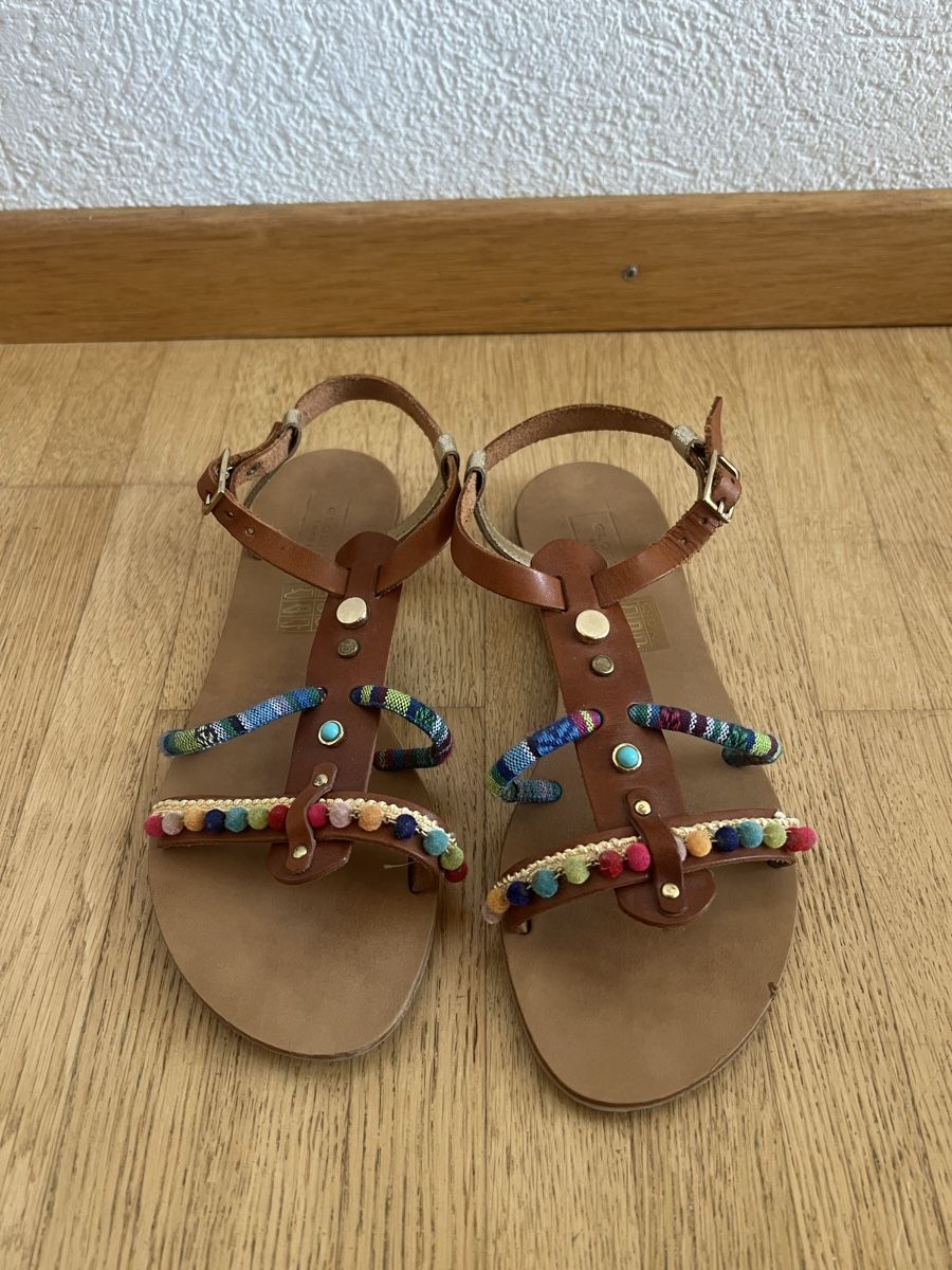 Scarpe da donna: Sandalen braun mit farbigen Bommeln Grösse 38 – Usato da Ostermundigen venduto da Steff18 1