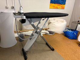 Dampfbügeleisen mit Bügelbrett und Zubehör guter Zustand