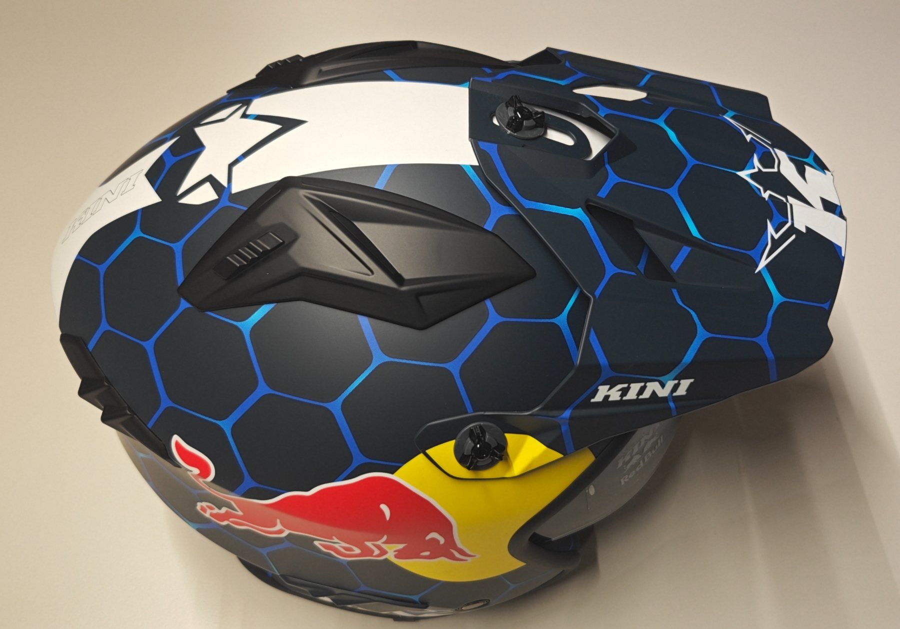 Red Bull Caschi & visiere: Originale Red Bull Helme XL – Nuovo e nell'imballaggio originale da Trimmis venduto da 0004 5