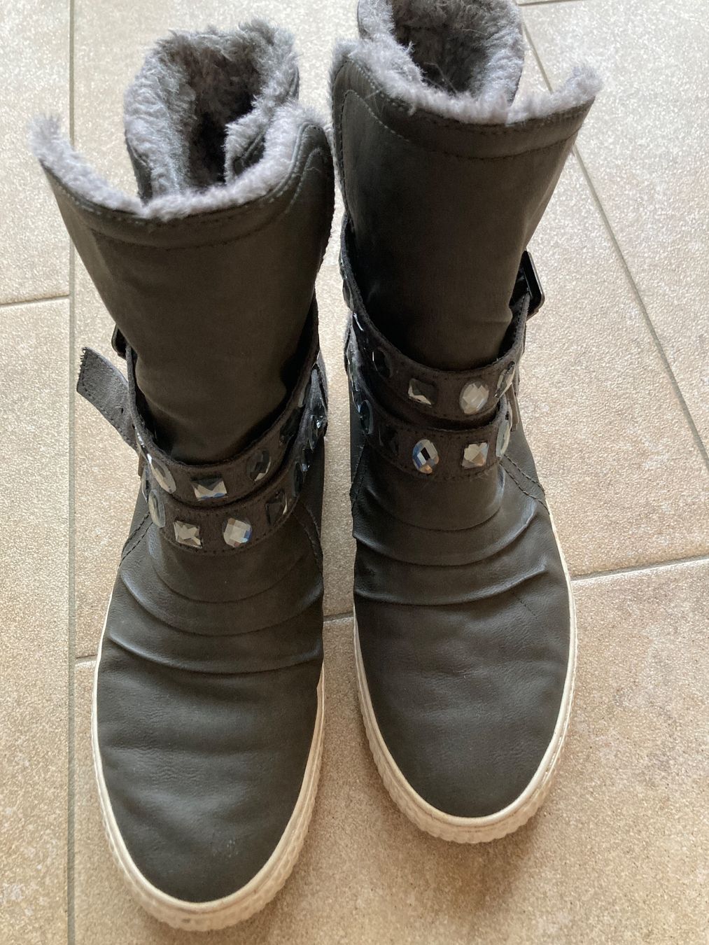 Scarpe da donna: Winterstiefel von Venice, Gr. 38 – Usato da Gelterkinden venduto da froggy80