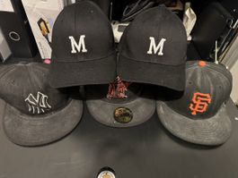 5 Baseball Caps schwarz diverse Logos gebrauchter Zustand