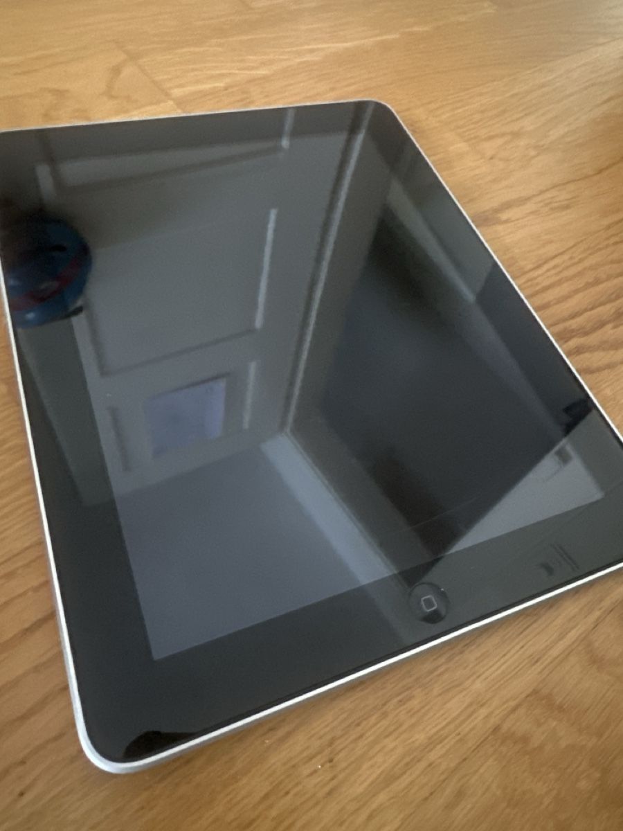Apple Tablet PC: Ipad 1. Generation 32GB – Gebraucht aus Zürich von schmickels 2