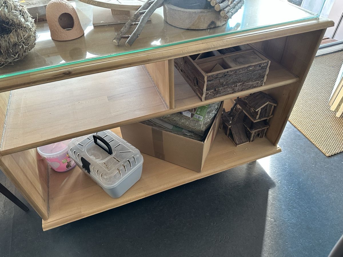 Mobili TV: Rollbares Möbel für Terrarium oder TV – Usato da Zürich venduto da Locorina 1
