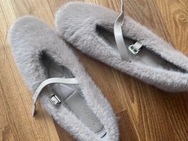 Flauschige Ballerinas in Grau/creme Grösse 39 neu