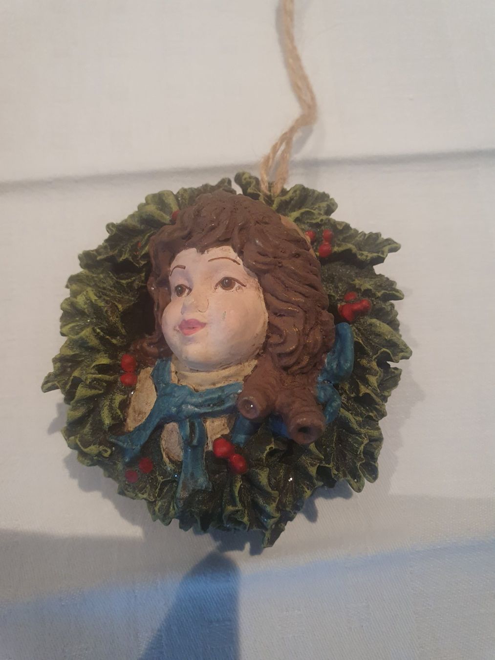 Tutte le decorazioni: Nostalgischer Christbaumschmuck, Mädchenkopf im Kranz – Nuovo e nell'imballaggio originale da Reinach venduto da 3Guggerli 1