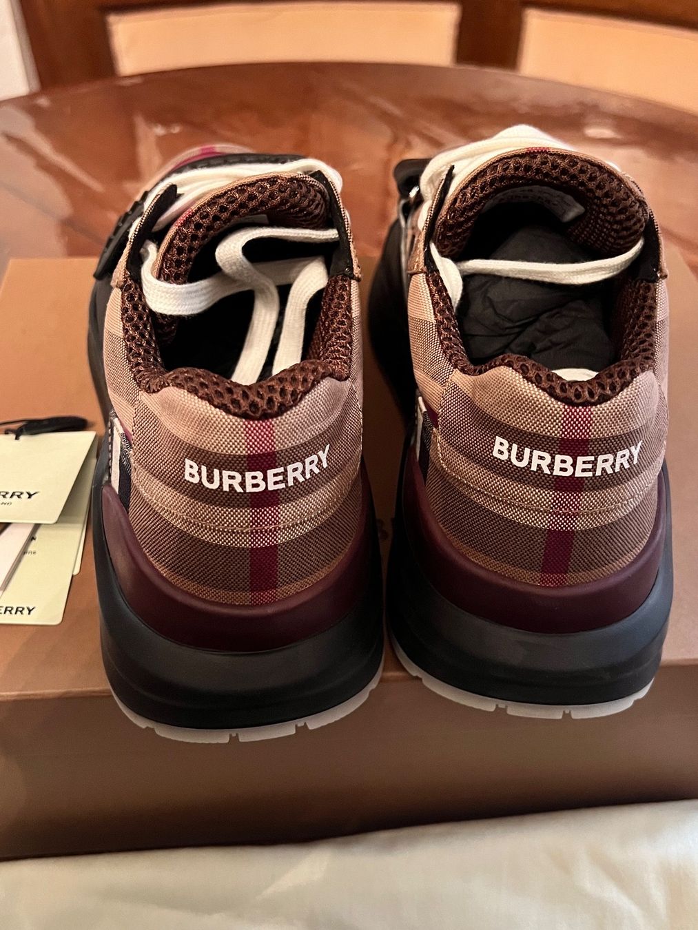 Burberry Herrenschuhe: Chaussures Burberry taille 44 – Neu und originalverpackt aus Monthey von Joseph-29 4
