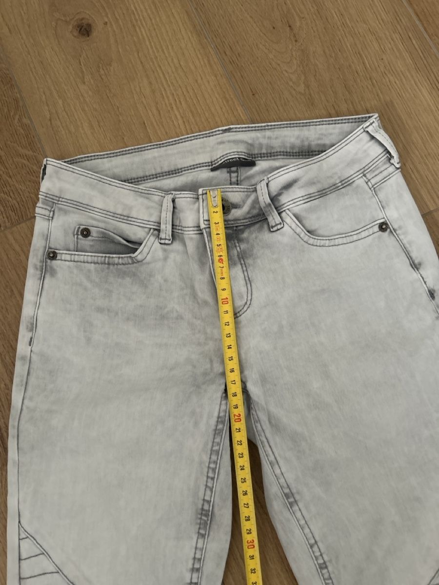 Jeans: Graue Damen Jeans Gr. 25/28 – Usato da Worben venduto da AlliaB 2