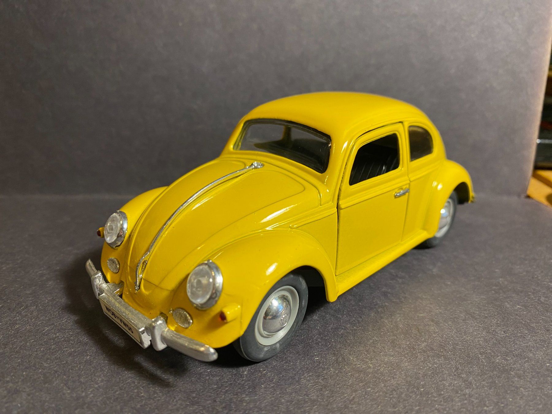 Volkswagen Modellautos: VW Oval Käfer 1:24 – Gebraucht aus Spiez von Mlandcruiser 1