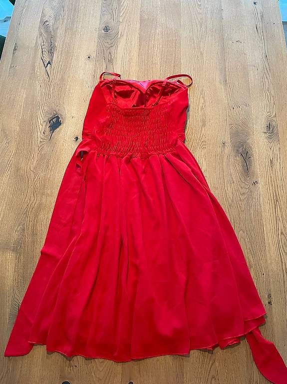 Vestiti: Rotes Kleid – Usato da Röschenz venduto da Va.ni.ni 1