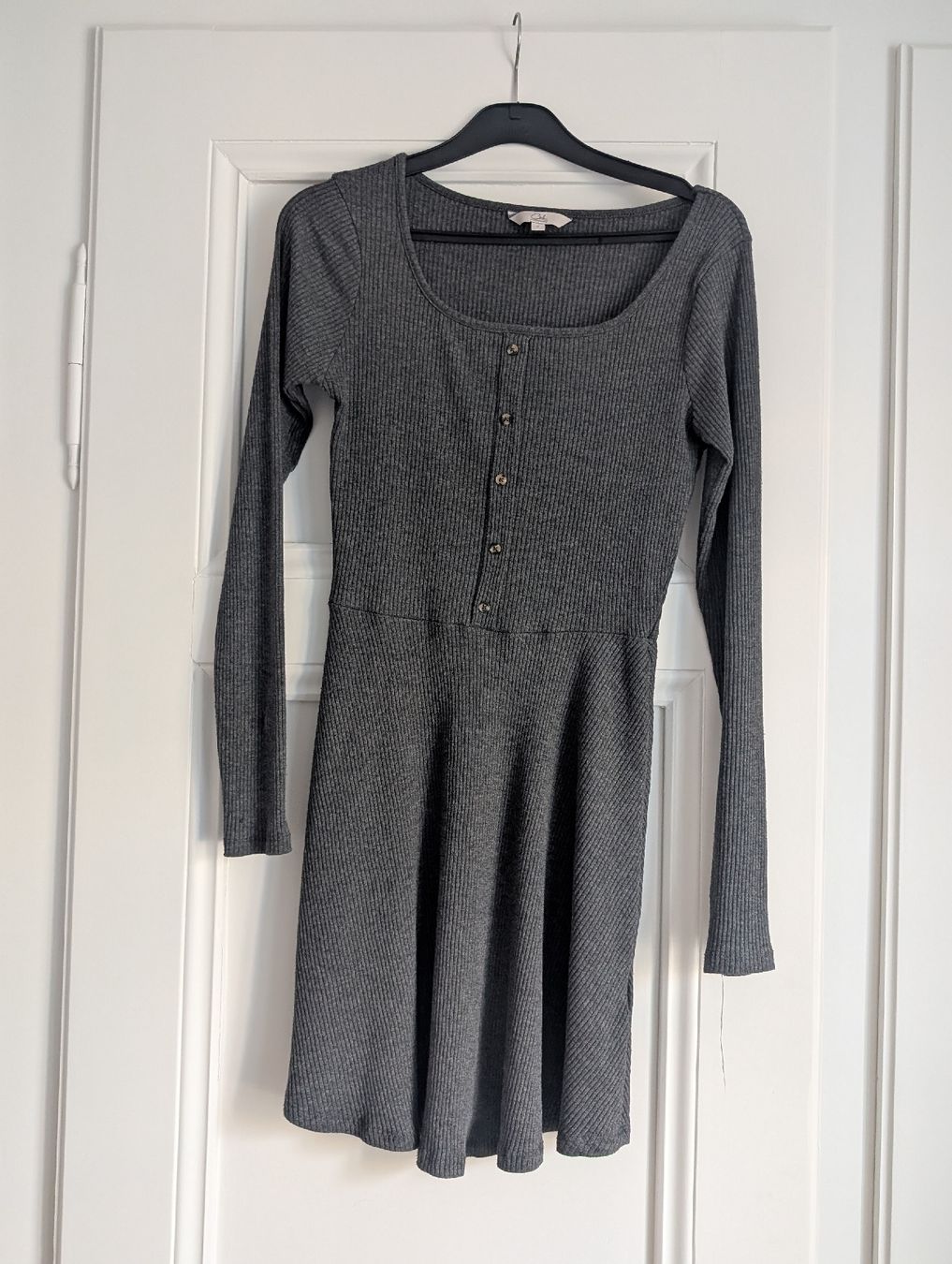 Robes: Herbstkleid grau – D'occasion à Aarau par Suurii