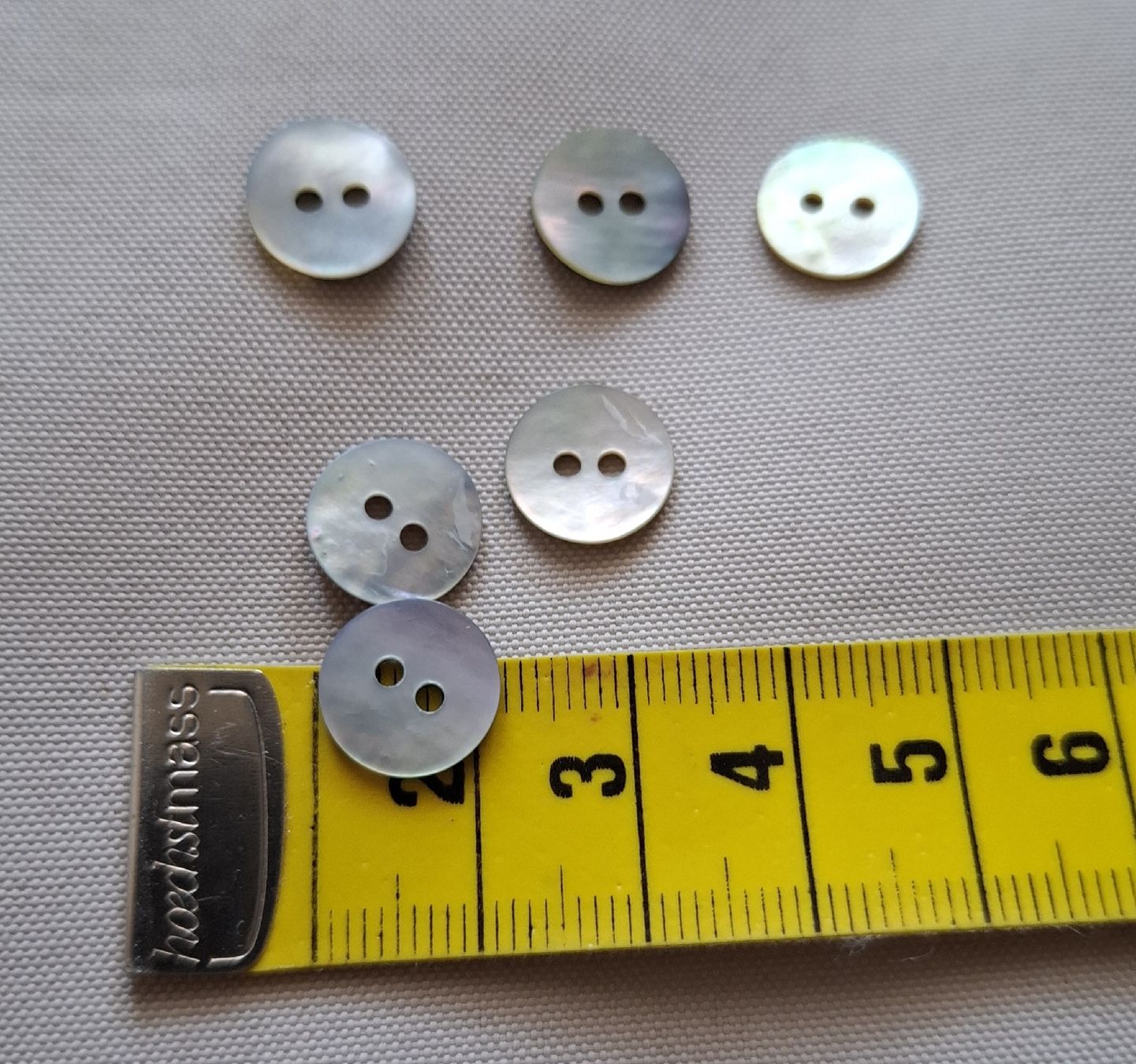 Bottoni: 6 Stück Perlmuttknöpfe, 12 mm. – Usato da Dietikon venduto da Hirschkopf 3